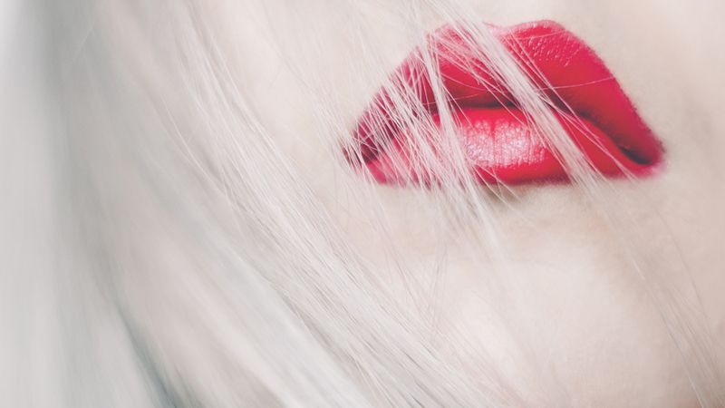  Apa yang dimaksud dengan cinta - Bibir merah