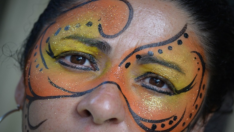 Tahapan Merias Mata Dalam Makeup Karnaval