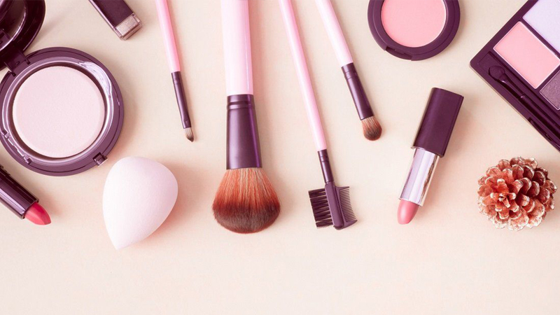 3 Tips Menggunakan Pembersih Makeup Membandel